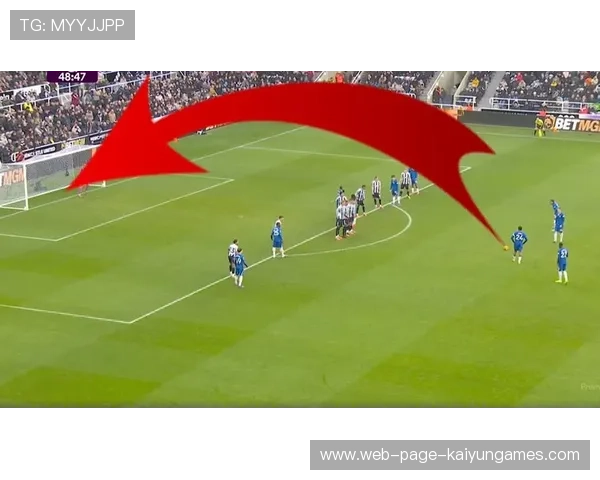 任意球精准绕过人墙直挂上角收获荣耀的重炮手技艺 任意球精准绕过人墙直挂上角收获荣耀的重炮手技艺