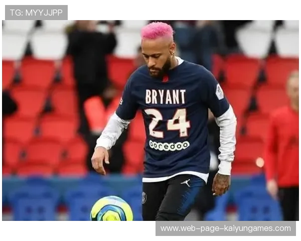 内马尔穿上本地球队球衣参加友谊赛,被当地球迷疯狂拥抱 内马尔穿上本地球队球衣参加友谊赛,被当地球迷疯狂拥抱